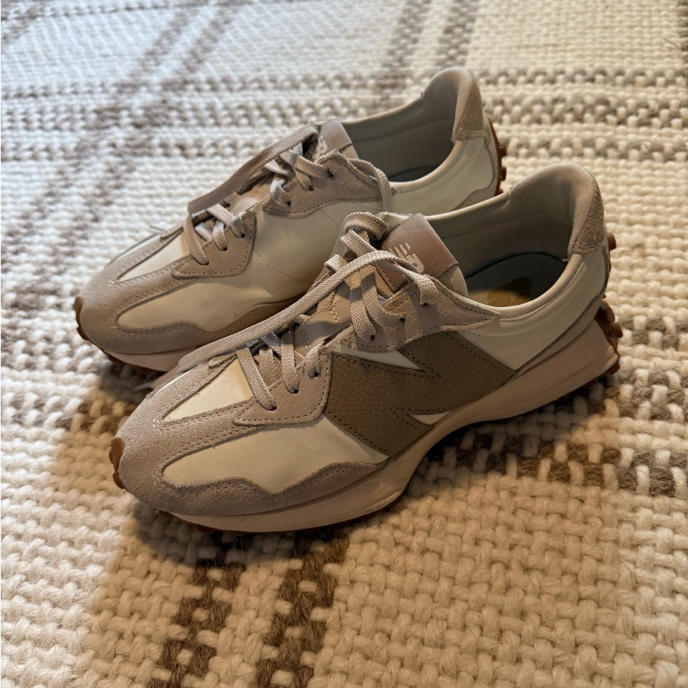 New Balance 327 Sneakers
